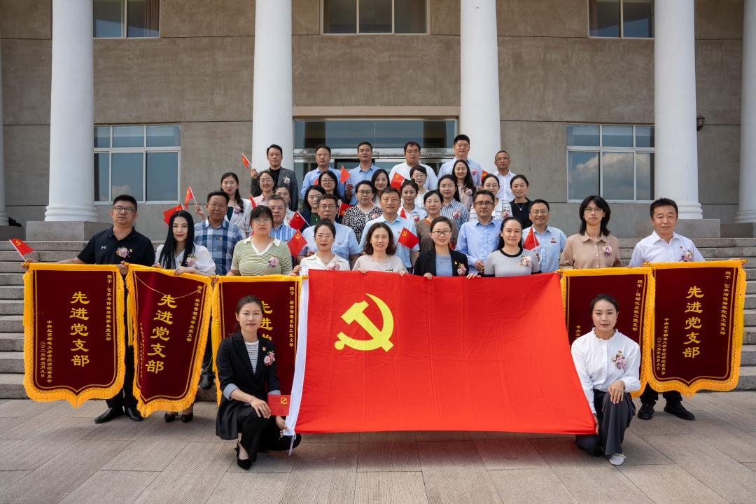 合影.jpg 合影.jpg